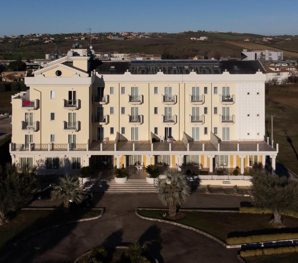 Hotel Concorde Sant'Egidio alla Vibrata Экстерьер фото