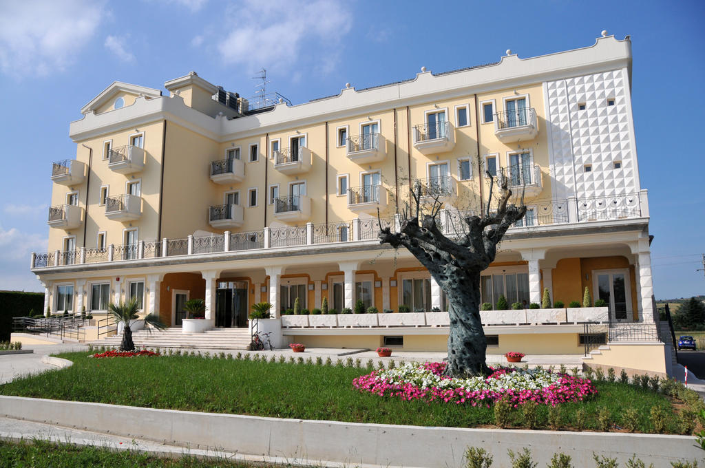 Hotel Concorde Sant'Egidio alla Vibrata Экстерьер фото