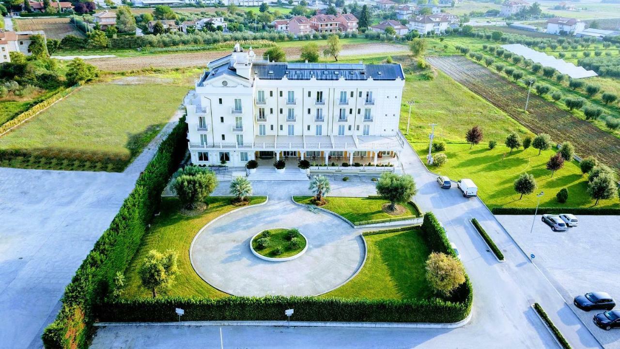 Hotel Concorde Sant'Egidio alla Vibrata Экстерьер фото